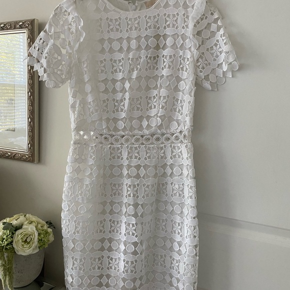 NWT Michael Michael Kors White Geo Lace Pencil Dress, Size 4 - Picture 2 of 16